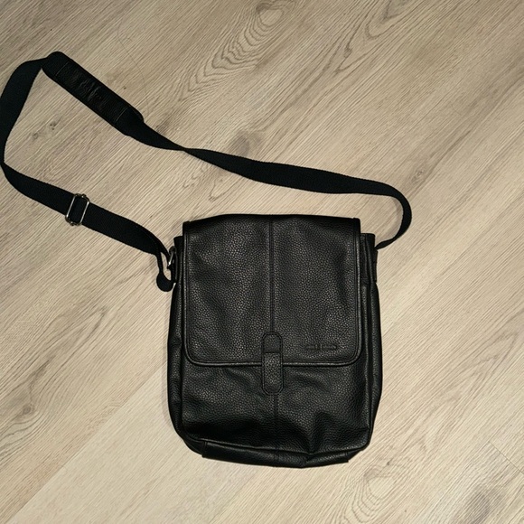 Cole Haan Pebble Reporter Crossbody Dark Brown Bag for Men - Picture 1 of 7